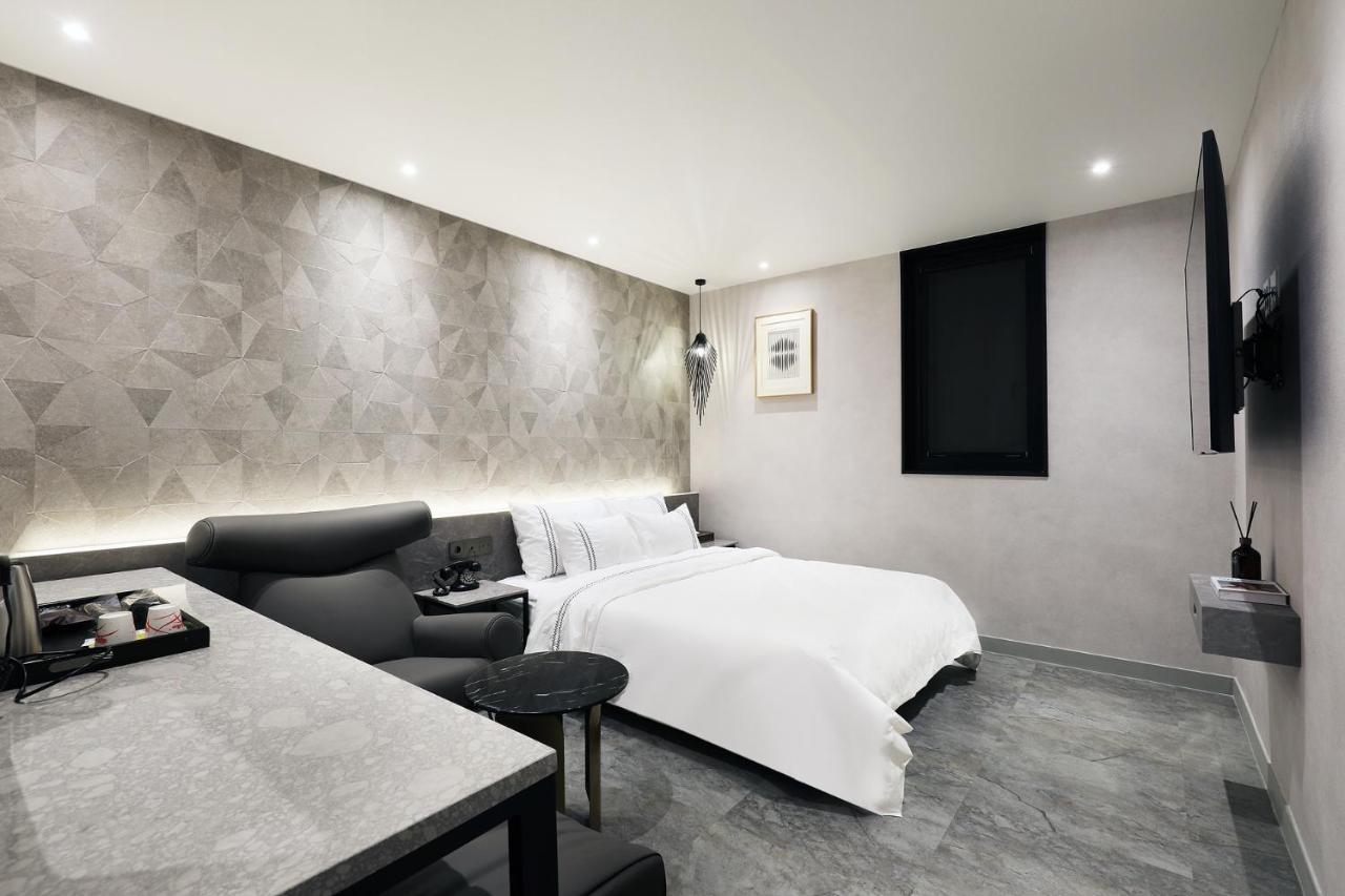 Mari Hotel Чхунджу Экстерьер фото